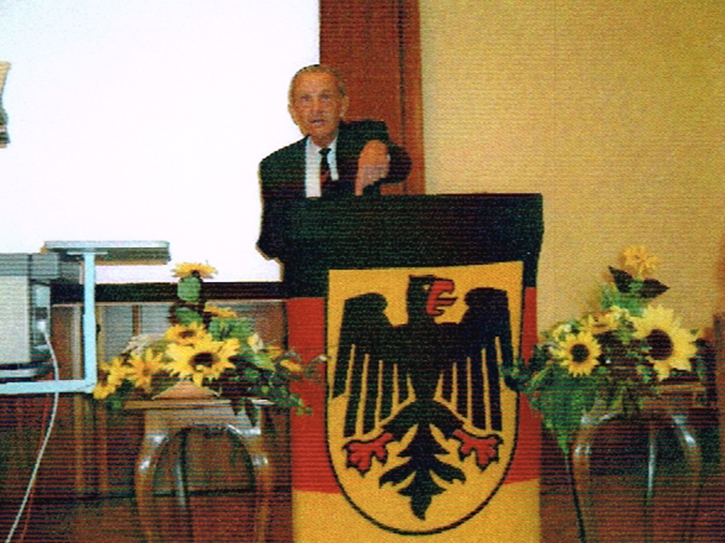 Vortrag von GenLt a. D. Uhle-Wettler im Rahmen des Traditionsabends im Oktober 2005